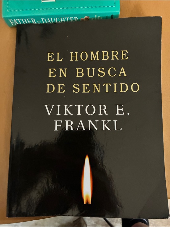 Other - El Hombre en Busca de Sentido by Viktor E. Frankl - Black & Yellow Cover